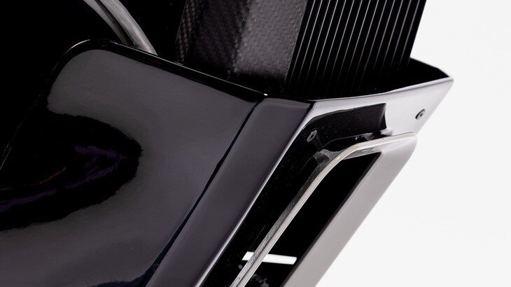 Để tạo ra khả năng di chuyển này, DAB Motors đã trang bị cho "E" một mô tơ điện 10kW và pin lithium-ion 51V