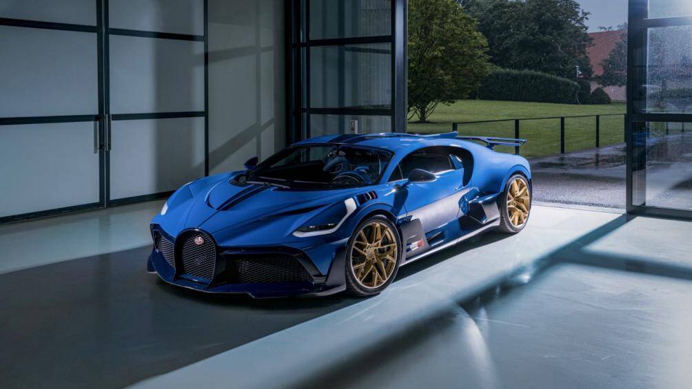 Siêu xe Bugatti Divo cuối cùng đã chính thức xuất xưởng sau gần 1 năm đi vào sản xuất thương mại và được đánh số thứ tự 40