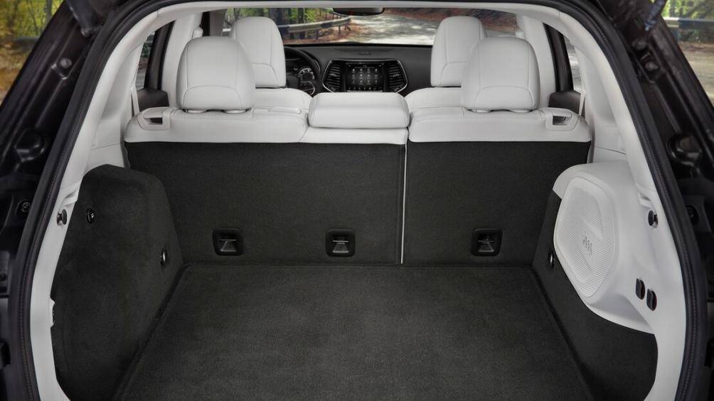 Nếu được đưa về Việt Nam với mặt bằng giá như tại Mỹ, có thể kỳ vọng Jeep Cherokee có giá dưới 2 tỷ đồng