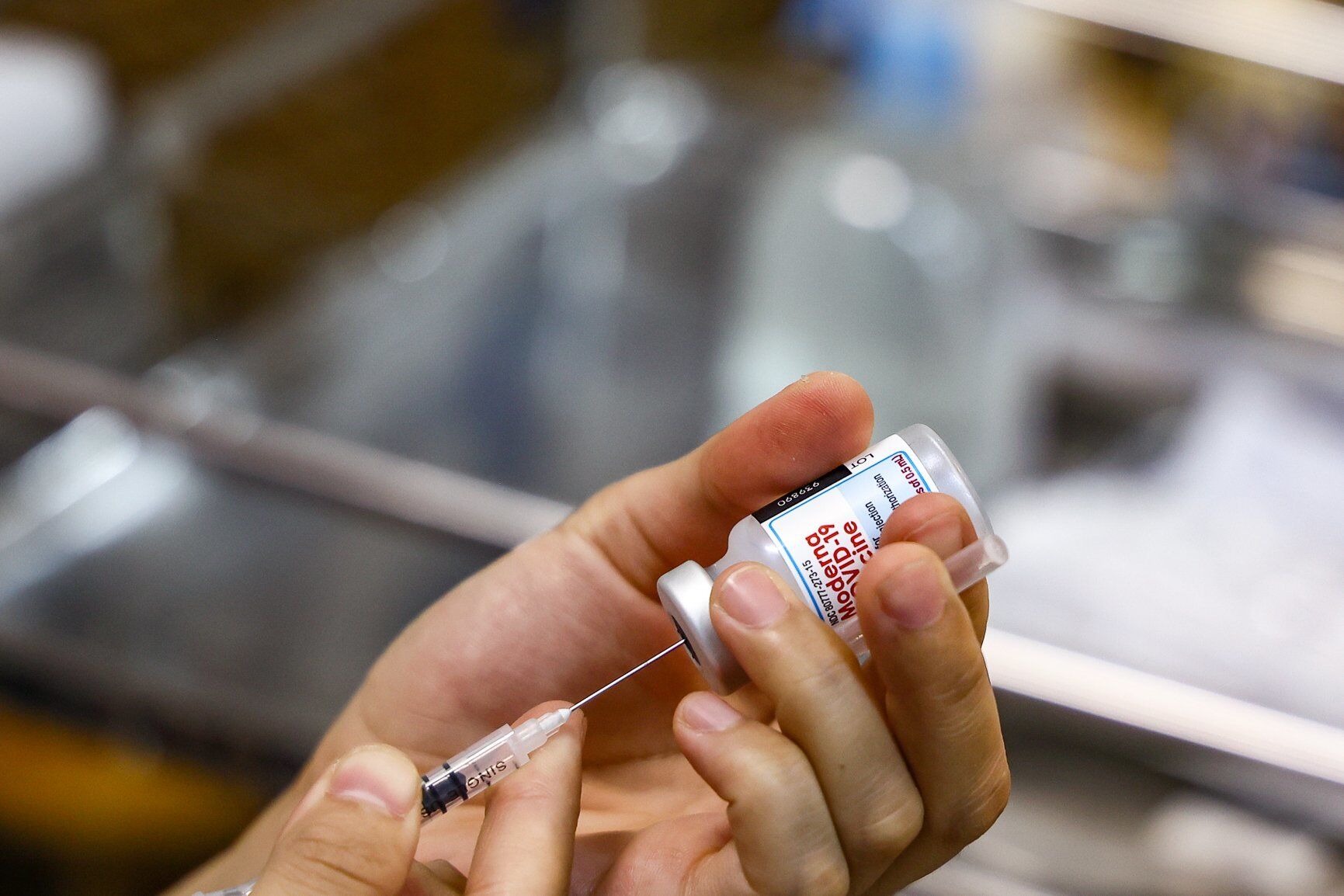Vaccine mà người dân được tiêm tại đây là của hãng Moderna.