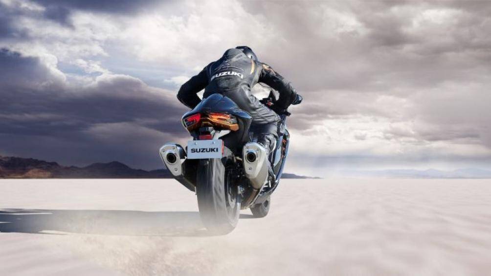 Ngoài ra, cổ pô và ống pô trên Suzuki Hayabusa 2021 cũng được cải tiến giúp khối lượng nhẹ hơn so với thế hệ cũ