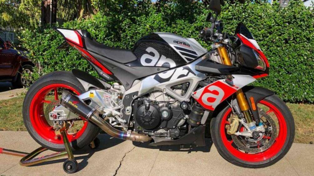 4. Aprilia Tuono V4 1100 Factory (giá: 16.299 USD)