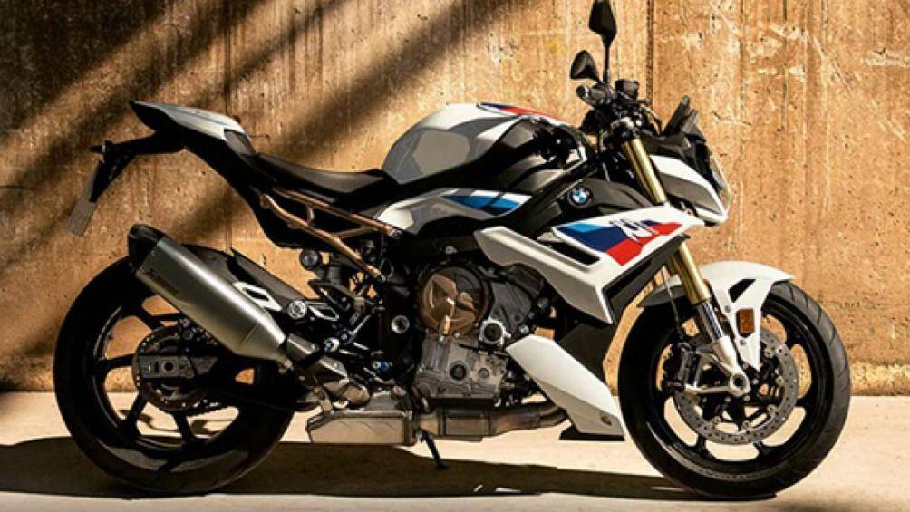 8. BMW S1000R (giá: 16.505 USD)