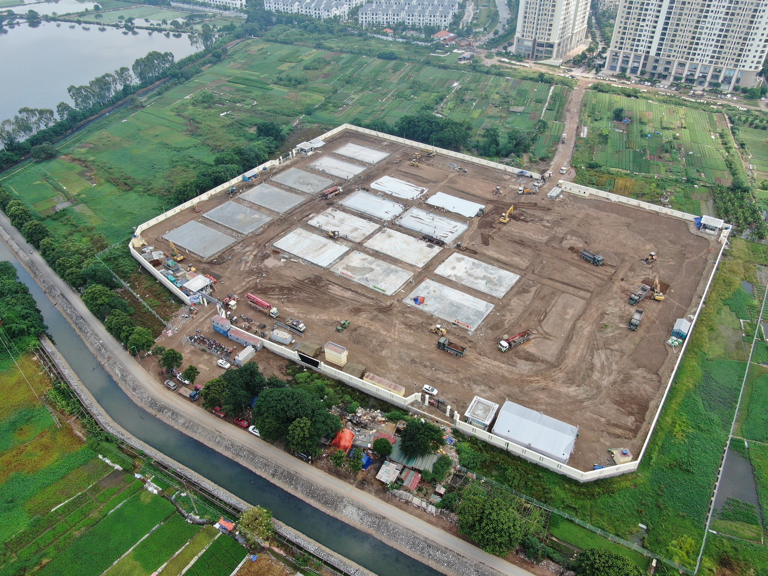 Sau khi khảo sát, TP Hà Nội đã chọn lô đất số 587 Tam Trinh, quận Hoàng Mai để xây dựng bệnh viện dã chiến phục vụ công tác phòng chống dịch Covid-19.