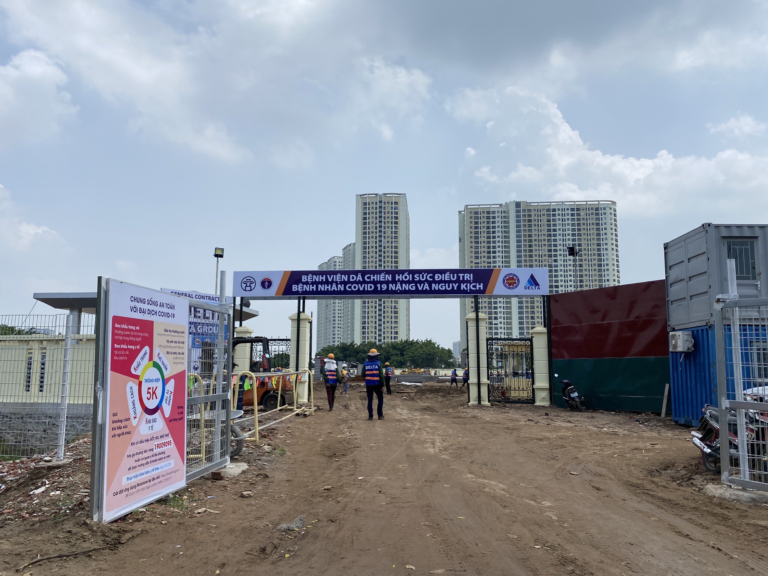 Bệnh viện dã chiến của Hà Nội dự kiến hoàn thành trước 30/8/2021 và đưa vào sử dụng. Bệnh viện sẽ tiếp nhận điều trị cho bệnh nhân Covid-19 nặng và nguy kịch trên địa bàn Thủ đô.