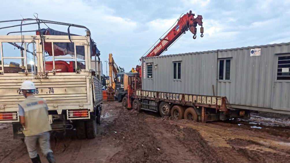 Tất cả các công nhân tại đây trong quá trình thi công đều phải tuân thủ đảm bảo an toàn phòng chống dịch Covid-19.