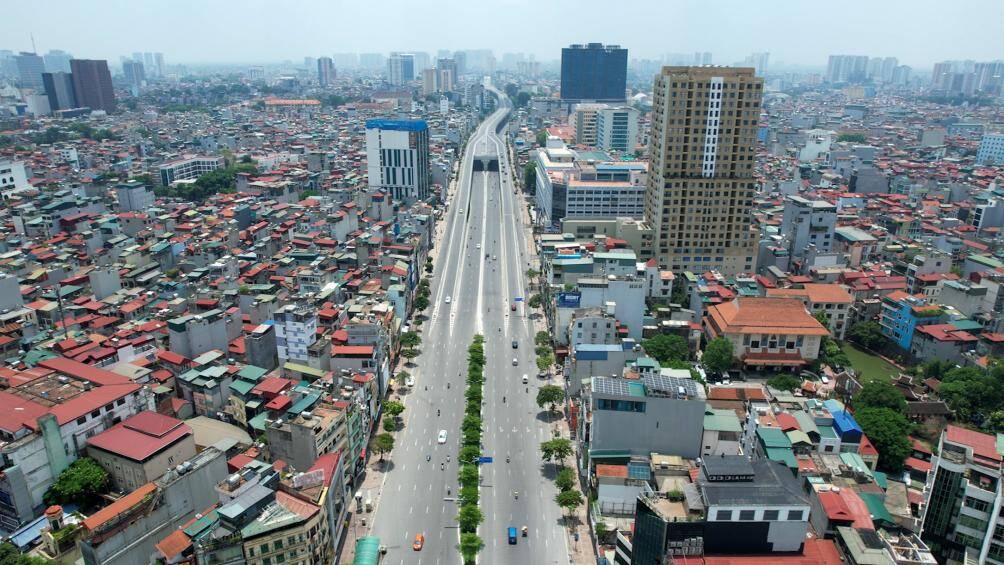 Đường Trường Chinh mới được x&acirc;y dựng lại với 12 l&agrave;n l&aacute;c đ&aacute;c xe lưu th&ocirc;ng.