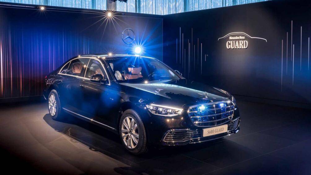 Mẫu xe này có tên gọi đầy đủ là Mercedes-Benz S680 Guard 4Matic, nó được thiết kế để chịu được một vụ tấn công bằng súng hoặc một vụ nổ