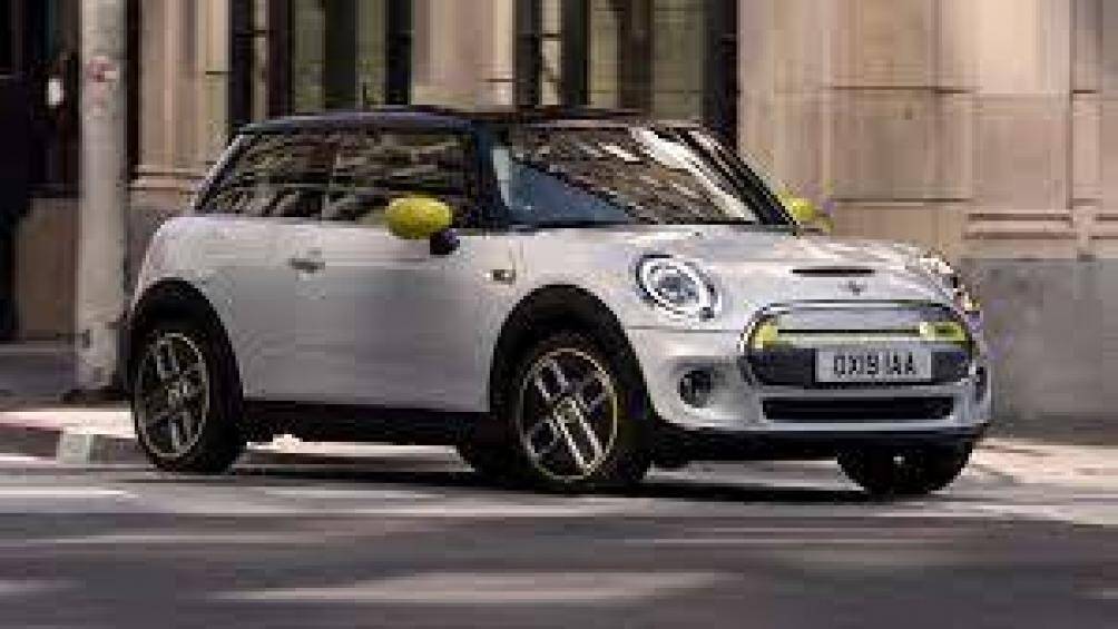 10. Mini Cooper Electric Hardtop: Giá 29.900 USD, quãng đường đi được 177 km một lần sạc