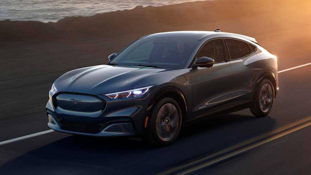 3. Ford Mustang Mach-E California Route 1: Giá 52.400 USD, quãng đường đi được 490 km một lần sạc