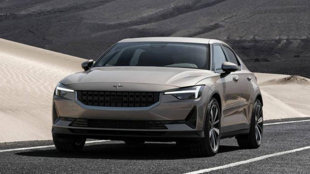 4. Polestar 2: Giá 60.000 USD, quãng đường đi được 442 km một lần sạc