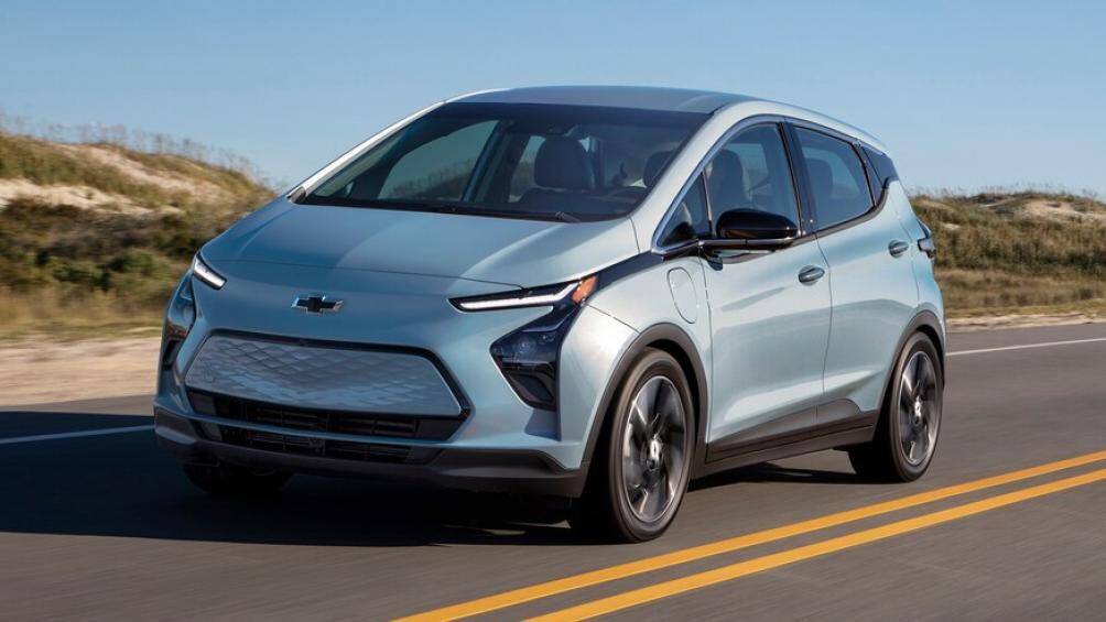 5. Chevrolet Bolt: Giá 31.995 USD, quãng đường đi được 416 km một lần sạc