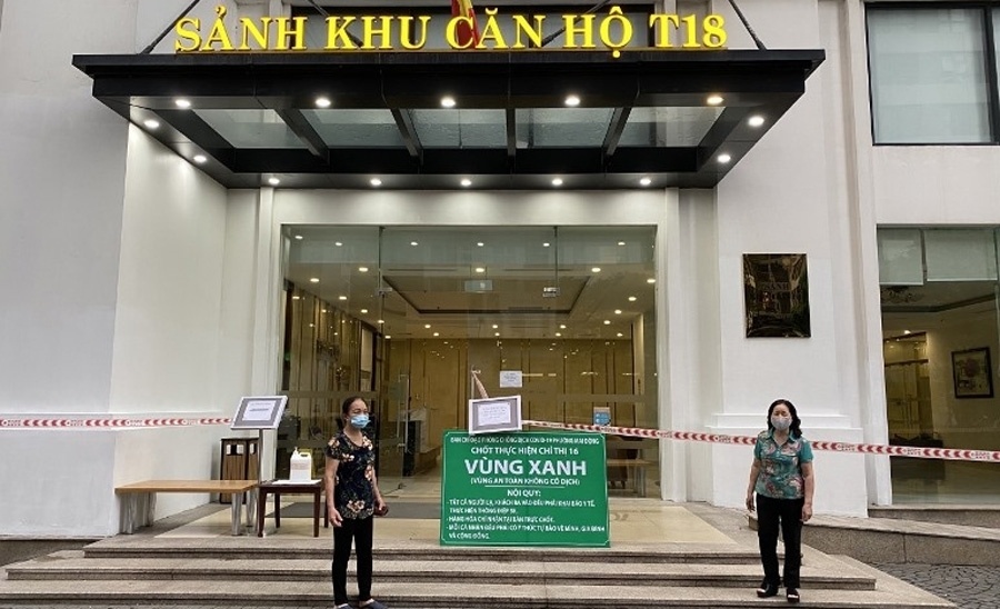 Trao đổi với PV Báo Giao thông, ông Nguyễn Xuân Phong, Phó Bí thư thường trực Quận uỷ Hoàng Mai cho biết, trước tình hình dịch bệnh đang diễn biến rất phức tạp, nhưng có rất nhiều khu dân cư vẫn an toàn nên quận đã đề xuất tự thiết lập các chốt "vùng xanh" để bảo vệ dân cư.