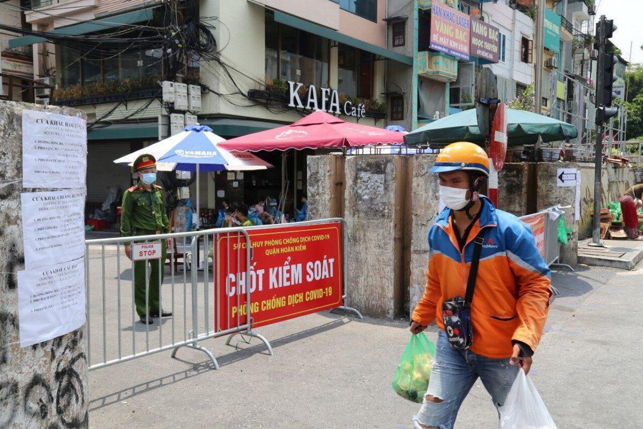 Từ ngày 31/7, TP Hà Nội đã quyết định phong tỏa toàn bộ phường Chương Dương (quận Hoàn Kiếm) sau khi phát hiện gần 17 ca nhiễm Covid -19 trên địa bàn phường này.