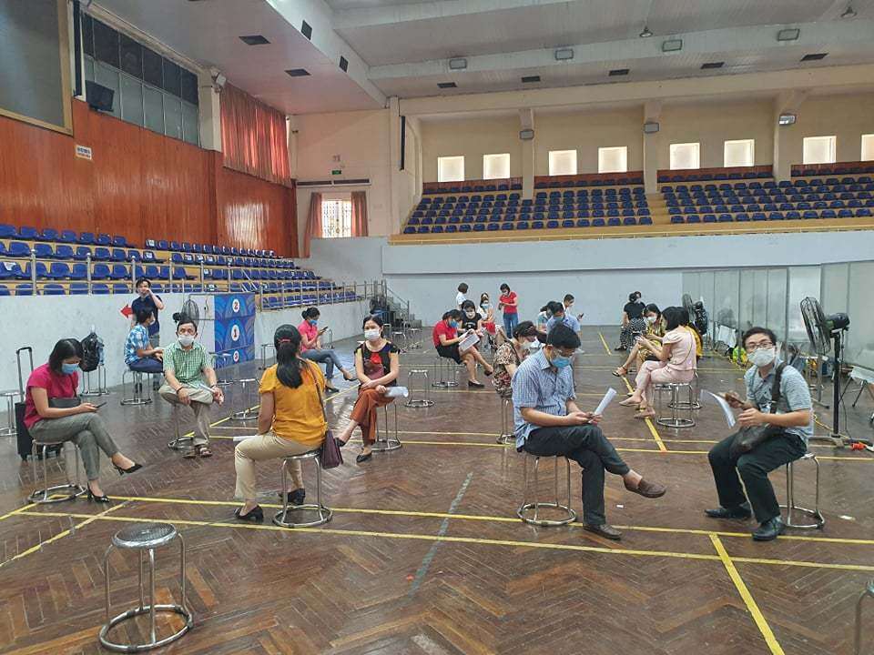 Mọi người đến đây đều phải tuân thủ nghiêm ngặt các biện pháp phòng chống dịch Covid-19 như đeo khẩu trang, sát khuẩn tay, giữ khoảng cách an toàn.