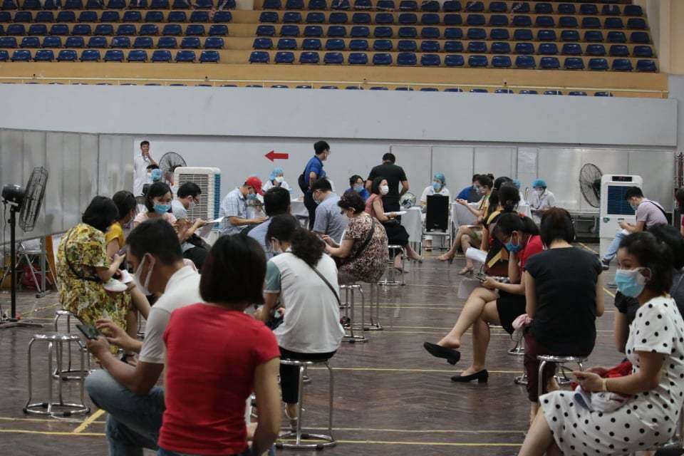 Được biết, tại đây có 51 dây chuyền tiêm, dự kiến đến hết ngày 5/8 sẽ tiêm khoảng 25.680 mũi cho người dân.