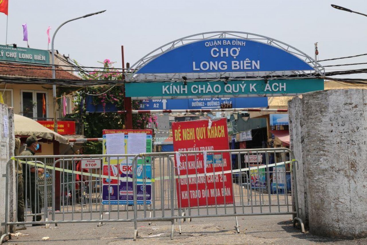 Những ngày gần đây, phường Chương Dương (quận Hoàn Kiếm) và khu vực chợ Long Biên (phường Phúc Xá, quận Ba Đình) được xác định là những "điểm nóng" dịch Covid-19 diễn biến phức tạp.