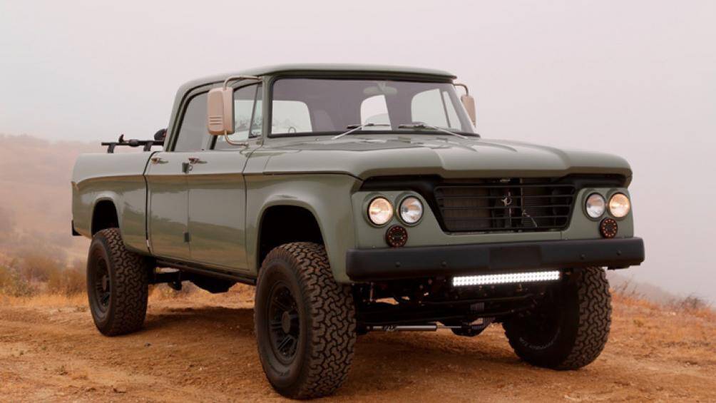 Chiếc xe W200 đời 1964 của lực lượng xe bán tải quân sự trong Thế Chiến II trông nổi bật nhờ nhiều trang bị nâng cấp chất lượng