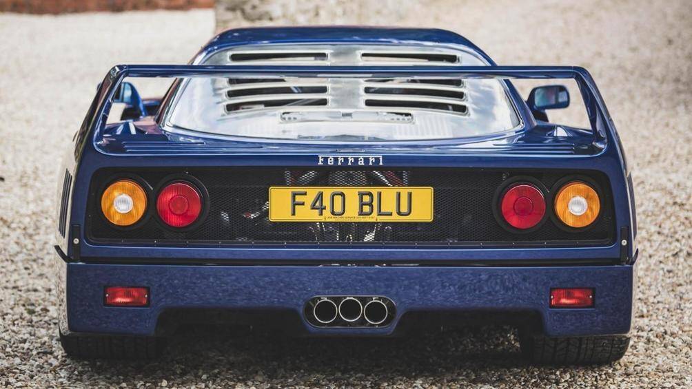 Đến năm 2004, chiếc siêu xe Ý được chuyển đến Nhật Bản. 6 năm sau đó, chiếc Ferrari F40 được độ thành xe đua F40 LM có thể lưu thông trên đường phố