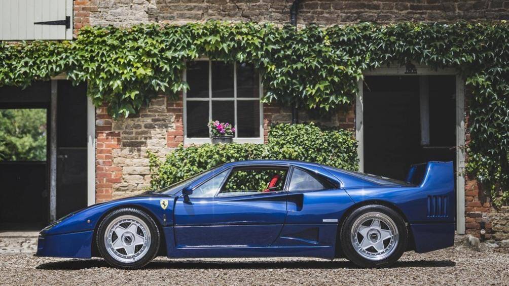 Tiếp đó, nó bị tháo tung và dựng lại theo thông số nguyên bản. Sau khi được phục hồi nguyên trạng, chiếc xe được sơn màu xanh dương như hiện tại