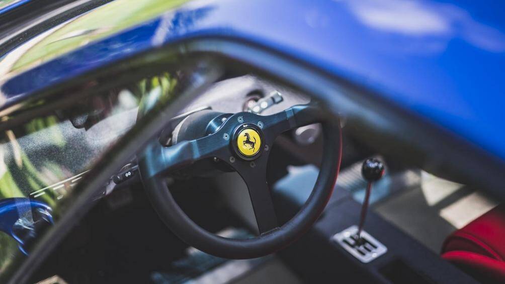 Tuy nhiên nội thất của xe được giữ ở trạng thái hết sức cơ bản. Tất nhiên, xe vẫn có điều hòa nhiệt độ để mang đến cảm giác thoải mái cho người dùng