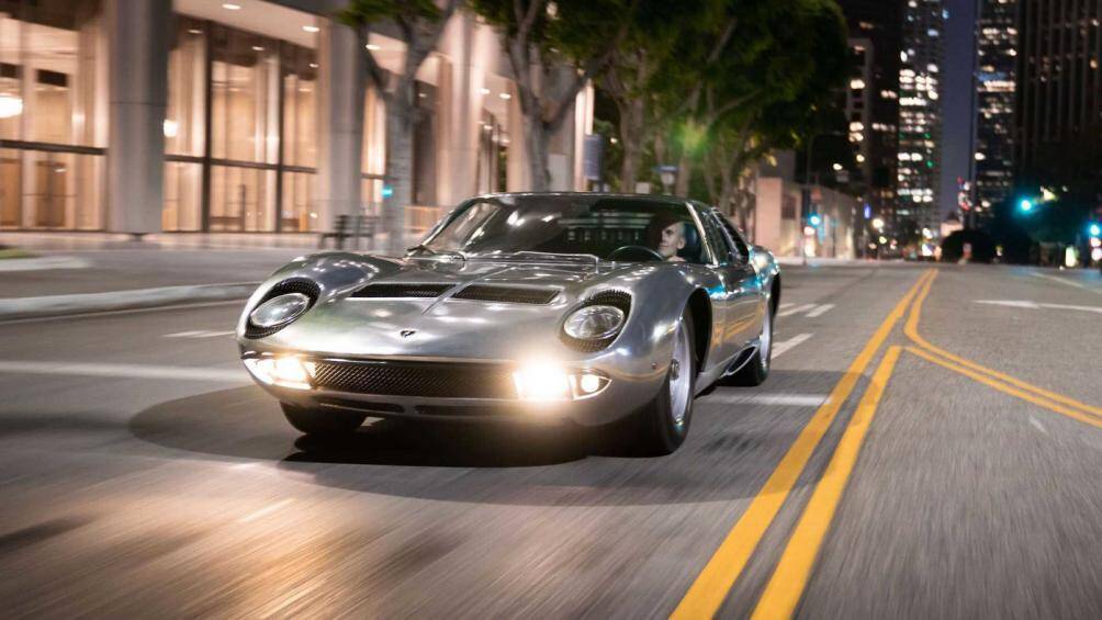 Với những tấm thân xe được loại bỏ sơn màu hoàn toàn, diện mạo để lộ ra thân xe bằng kim loại trần khiến những đường nét thực sự ấn tượng