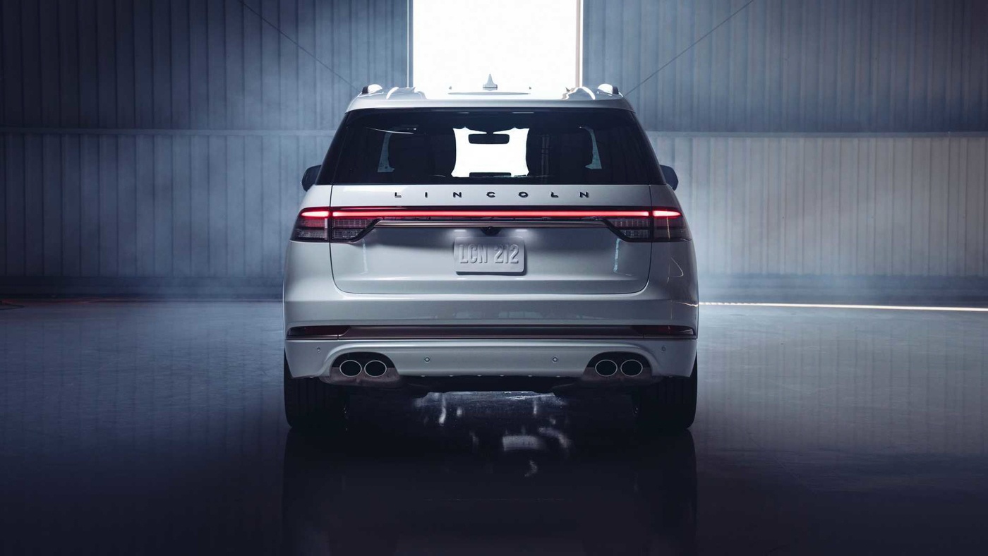 Lincoln lần này đã bắt tay với Shinola – Một thương hiệu chuyên về thiết kế đồ da, đồng hồ đến từ Detroit, Mỹ