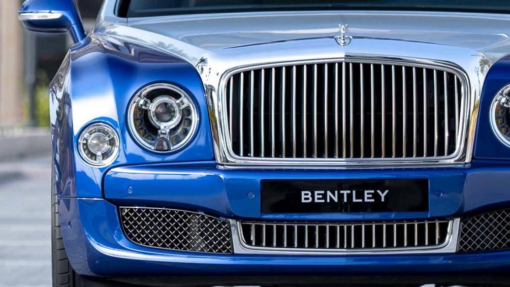 Tất cả đều sử dụng bộ mâm có kích thước 21 inch với màu sắc phù hợp với nước sơn bên ngoài. Biểu tượng Flying B đặc trưng được làm bằng thép không gỉ