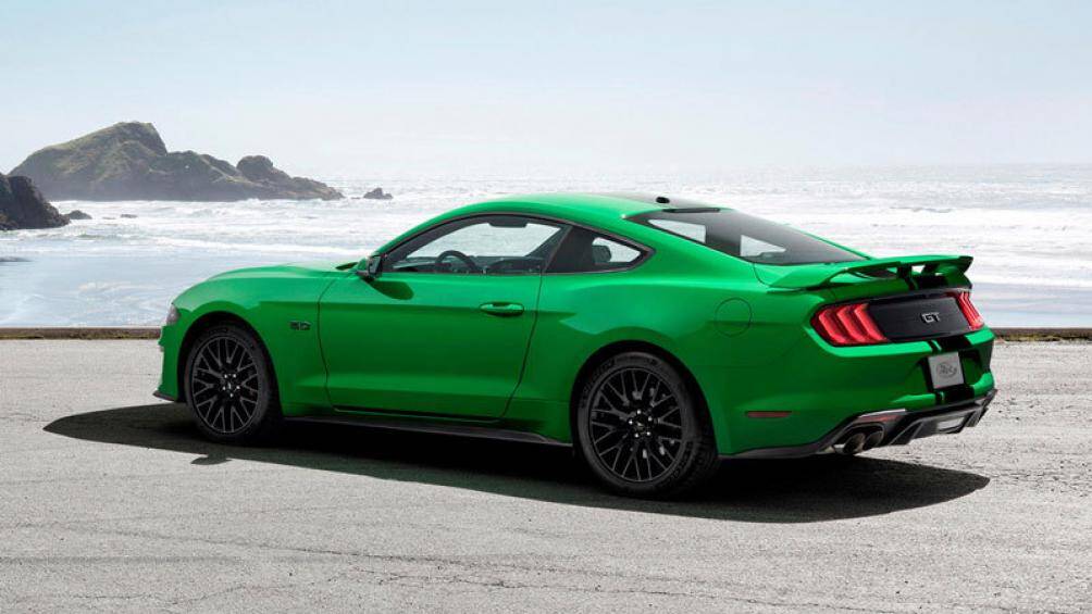 2. Ford Mustang (doanh số: 41.350 chiếc, chiếm 11,1% thị phần)