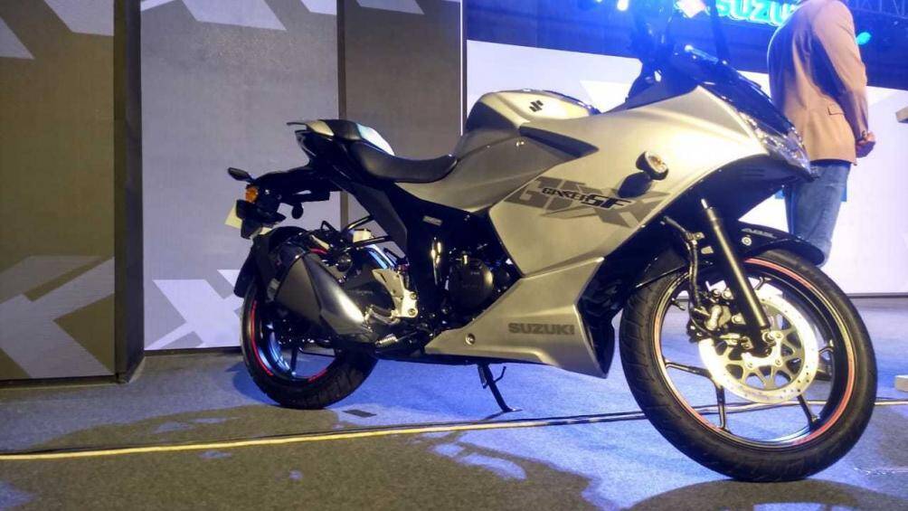 Hệ thống treo của Suzuki Gixxer SF250 2019 mới bao gồm cặp phuộc ống lồng phía trước và giảm xóc lò xo trụ đơn phía sau