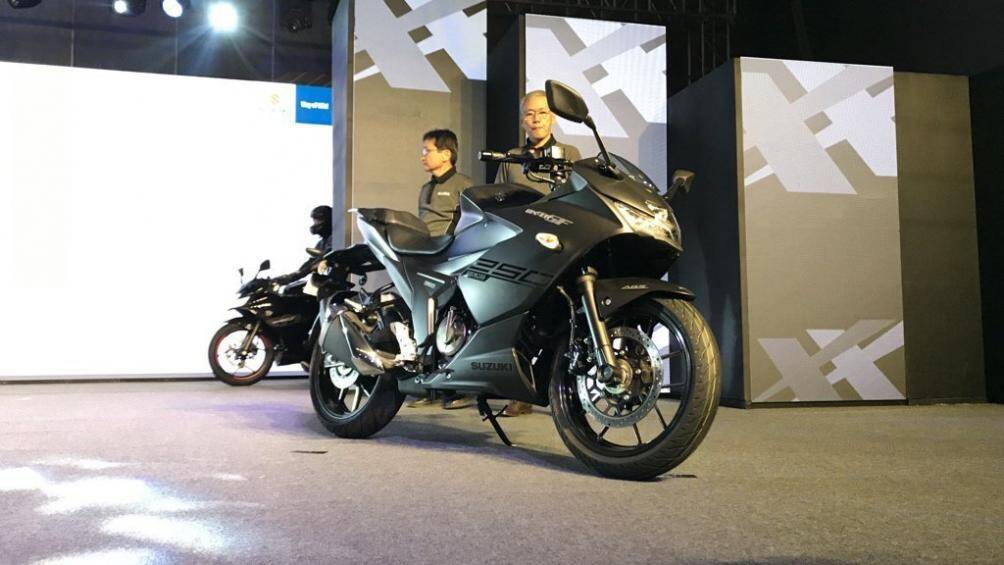 Bộ vành nguyên bản của xe là vành đúc, đi kèm là phanh đĩa ở cả trước và sau cùng hệ thống chống bó cứng phanh ABS kênh đôi