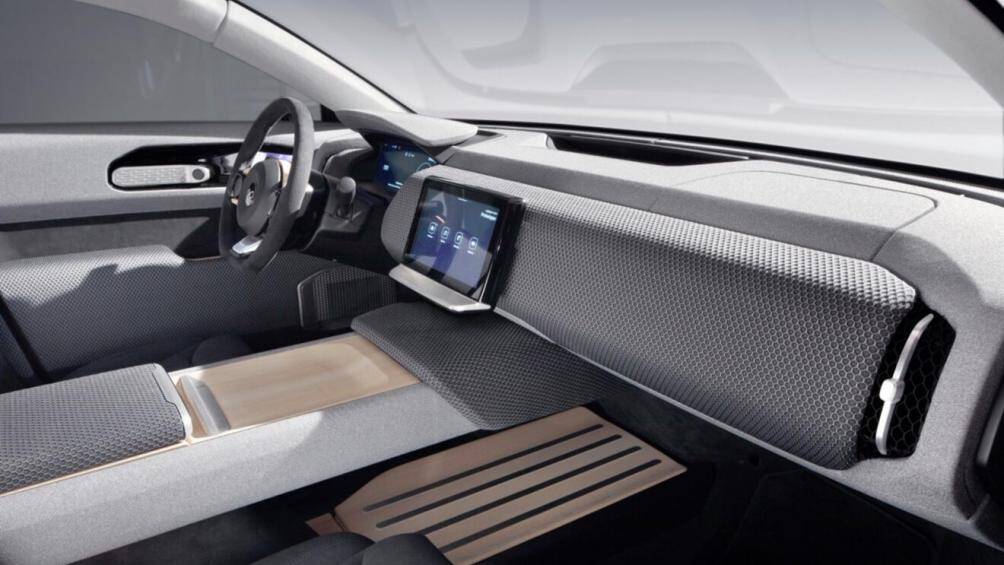 Khi đó xe được nạp năng lượng theo 4 phương pháp là phanh tái tạo, năng lượng mặt trời, nguồn điện bình thường và sạc nhanh