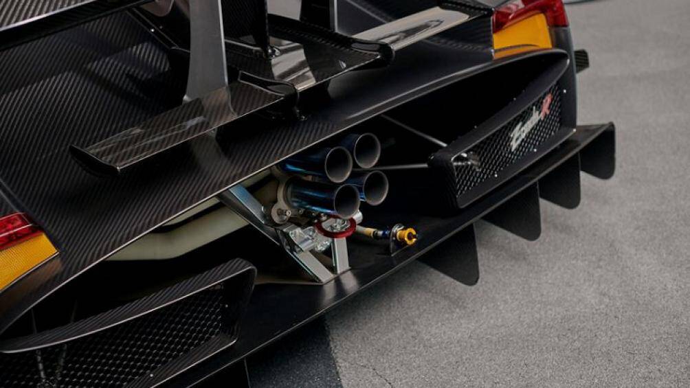 Vào năm 2010, chiếc xe hàng hiếm này được ra đời với tên gọi Pagani Zonda R nhưng sau đó đã được nâng cấp thành bản Evolution và có thêm 50 mã lực