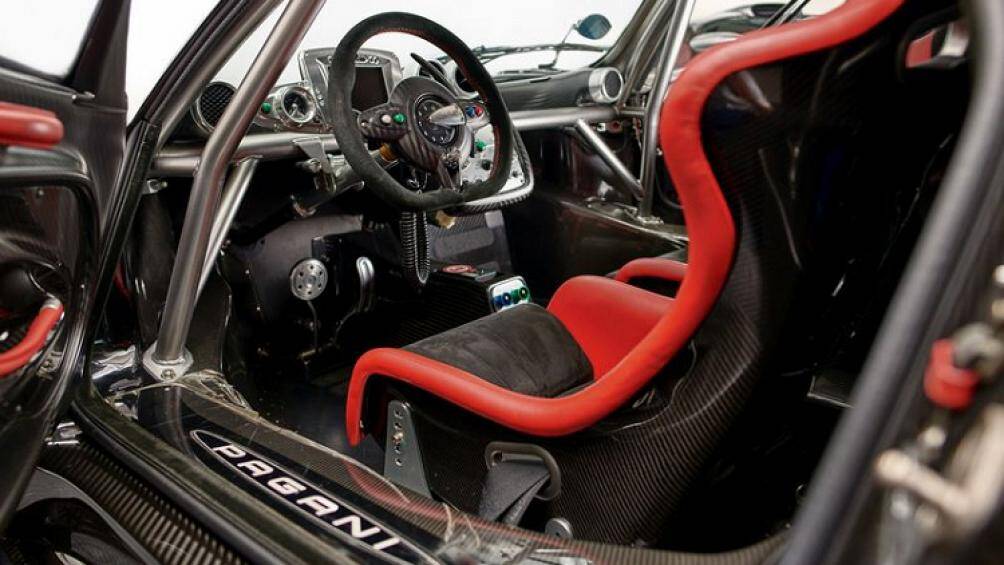 Pagani Zonda R Evolution cũng được bổ sung mâm xe hợp kim ma-giê trọng lượng nhẹ mới, mang đến nhiều lợi ích về hiệu suất hơn so với Zonda R ban đầu
