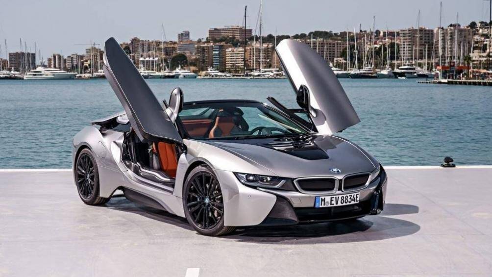 10. BMW i8 (256 km/h)