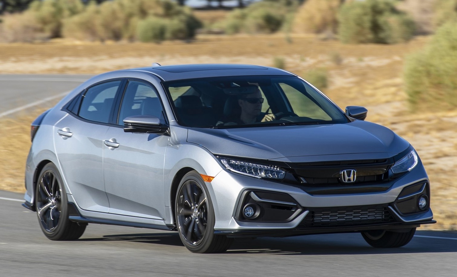 5. Honda Civic (doanh số: 28.318 chiếc).