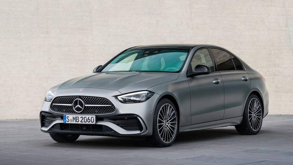 1. Mercedes-Benz C-Class 2021 (giá khởi điểm: 42.650 USD)