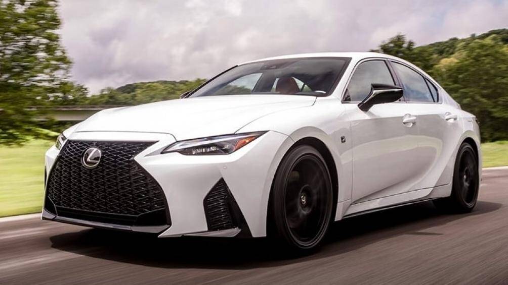 6. Lexus IS 2021 (giá khởi điểm: 38.525 USD)