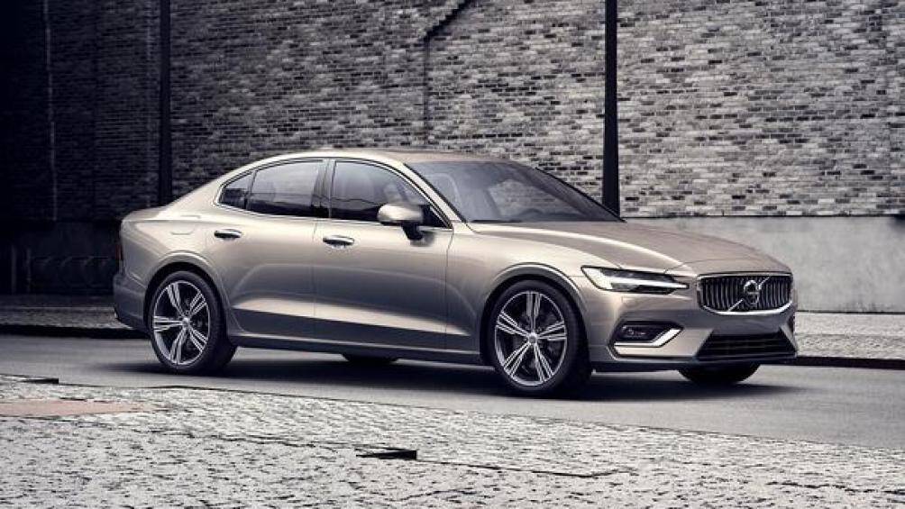 7. Volvo S60 2021 (giá khởi điểm: 39.995 USD)