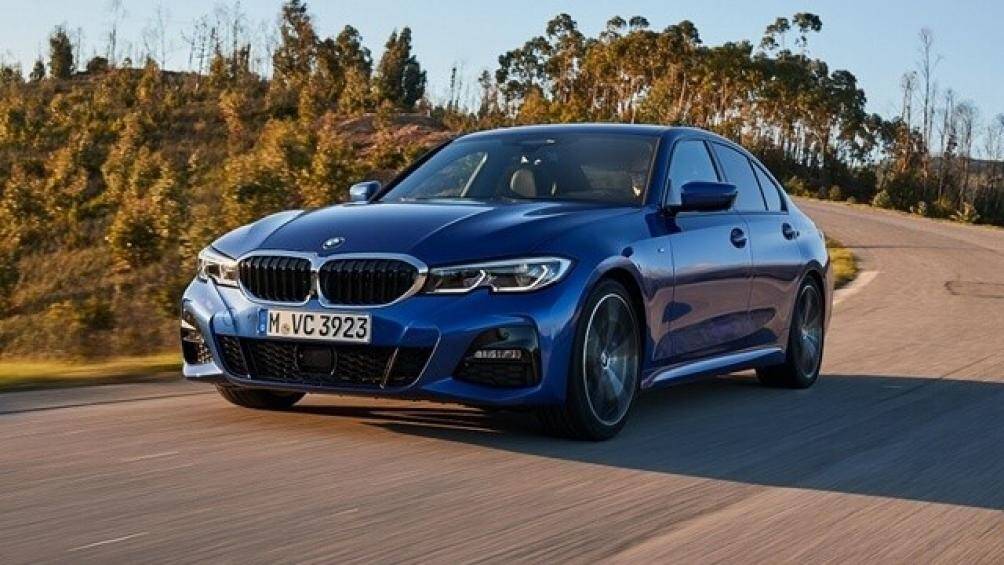 8. BMW 3 Series 2021 (giá khởi điểm: 42.245 USD)