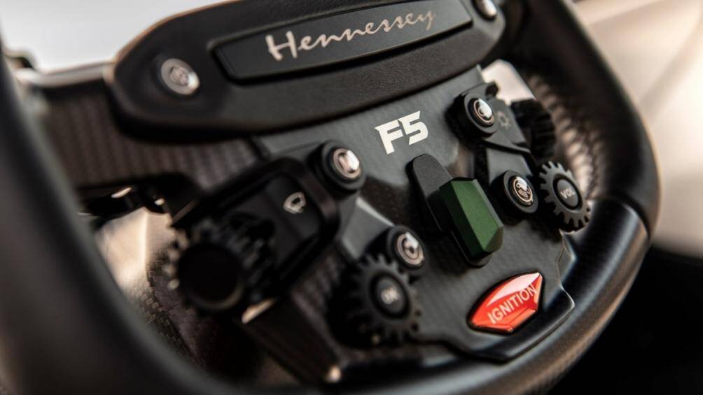 Với sức mạnh này, Hennessey cho biết Venom F5 có thể tăng tốc lên 200 km/h trong chỉ 4,7 giây, xe dùng hộp số bán tự động 7 cấp