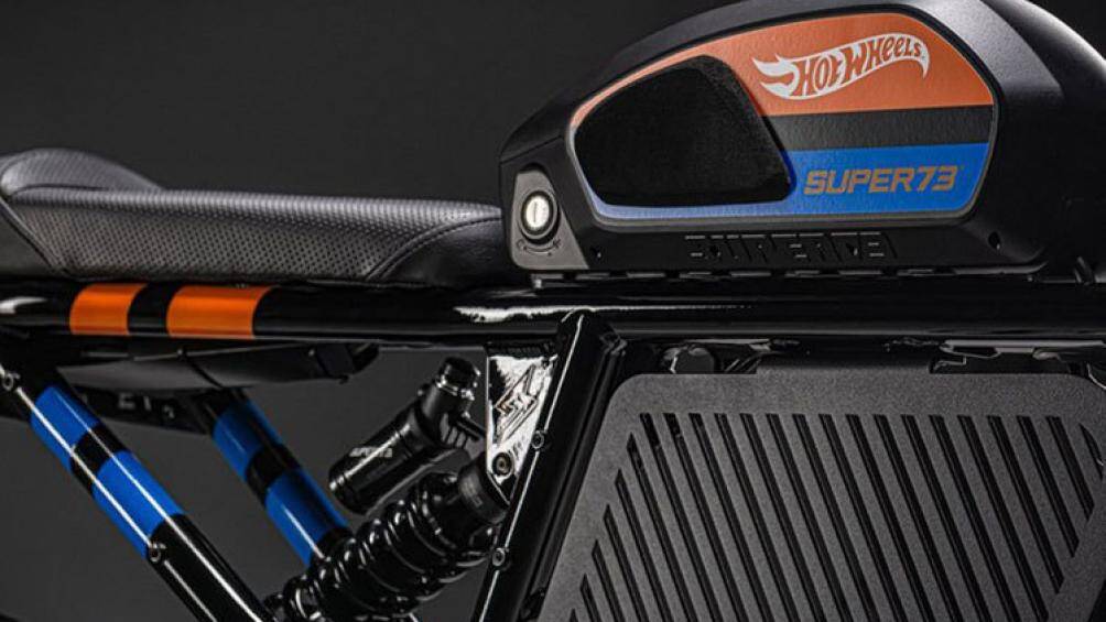 Phiên bản X Super73-RX đặc biệt giới hạn này sẽ thừa hưởng màu sơn đậm chất với màu chủ đạo gồm xanh dương, cam và đen xám đặc biệt