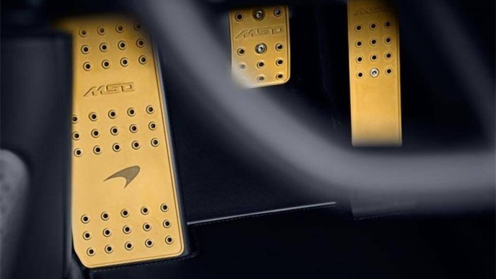 McLaren chỉ sản xuất tổng cộng 106 chiếc Speedtail, cùng số lượng với McLaren F1 và giá bán mỗi chiếc khởi điểm từ 2,25 triệu USD (khoảng gần 52 tỷ đồng)