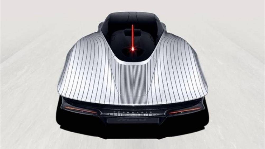 Hai màu chủ đạo của xe là Magnesium Silver, lấy cảm hứng từ màu sơn của chiếc F1 đầu tiên được giới thiệu đến công chúng, màu thứ hai là Ueno Grey