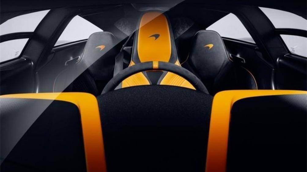 McLaren Speedtail sử dụng hệ dẫn động hybrid với động cơ V8 tăng áp kép và được bổ sung năng lượng bằng mô-tơ điện, tạo công suất cực đại 1.036 mã lực