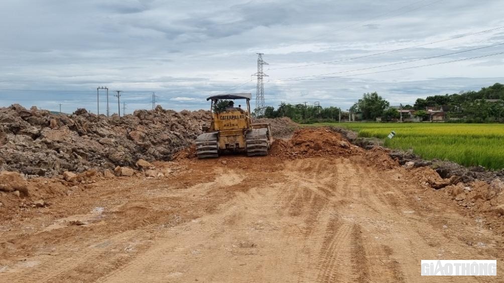 Rồi được đổ đất đồi (K95, K98) thay thế