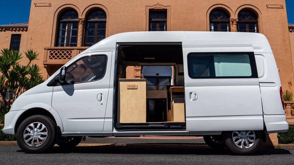 Mới đây, một công ty đến từ New Zealand với tên gọi VanLab đã cung cấp bộ thiết bị cơ bản để biến một chiếc xe van thành nhà di động thông minh