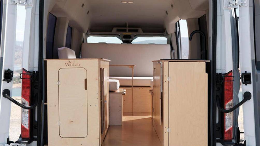 Tuy nhiên không phải chiếc xe Van nào cũng phù hợp sử dụng bộ kit VanLab này. Công ty cũng đa dạng hóa kích thước với ba cỡ lớn, vừa và nhỏ