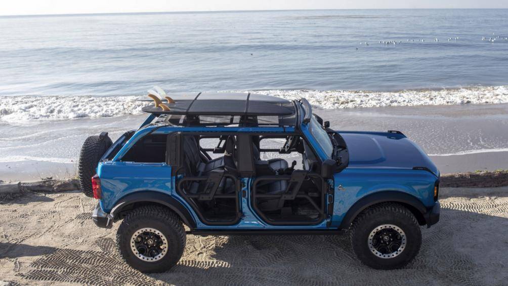 Ford mới đây đã tiết lộ phiên bản concept (ý tưởng) mới mang tên "Bronco Riptide". Mẫu SUV có thiết kế vô cùng phóng khoáng và thú vị