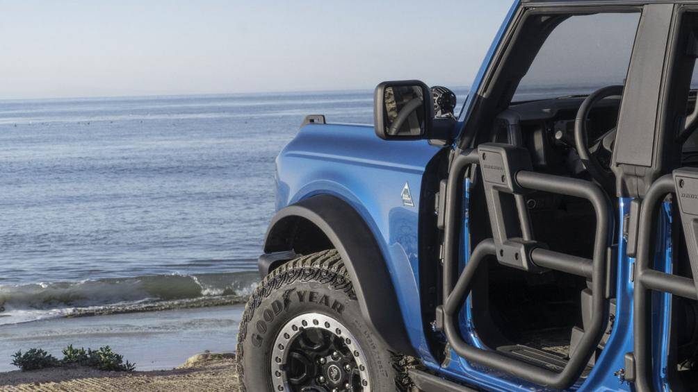 "Trái tim" của Ford Bronco Riptide Concept là khối động cơ EcoBoost dung tích 2,7 lít với hộp số tự động 10 cấp SelectShift